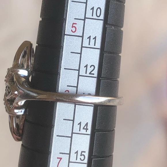 10k Black and White Diamond Ring - Picture 5 of 8